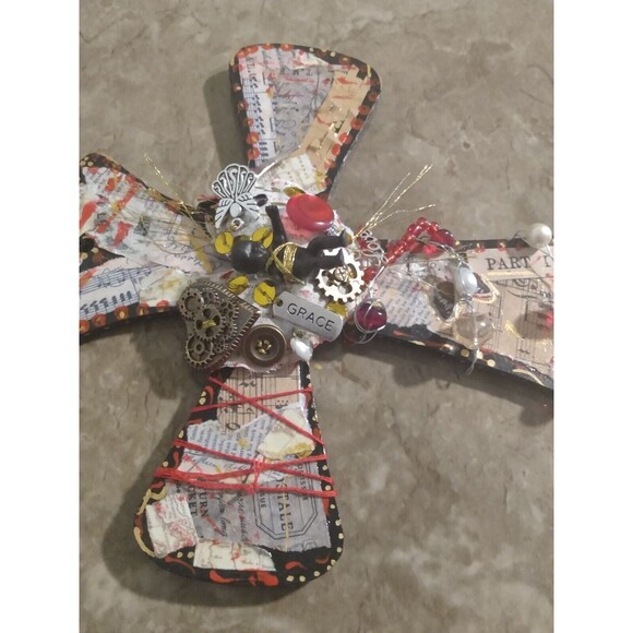 Mixed Media Christian Assemblage Art Wooden Cross Jesus Beads Charms Wall Decor - Picture 8 of 15